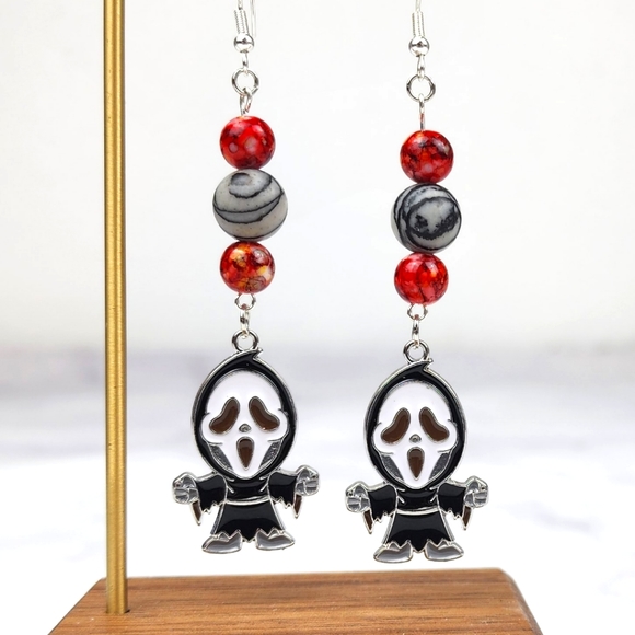🥳SALE🥳Halloween SCREAM dangles - Picture 2 of 11